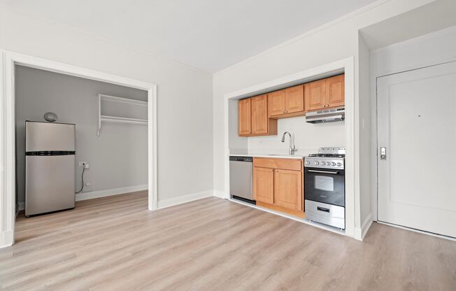 Studio, 1 bath, 380 sqft, $1,650, Unit 137