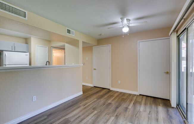 2 beds, 2 baths, $1,395, Unit UNIT 1016