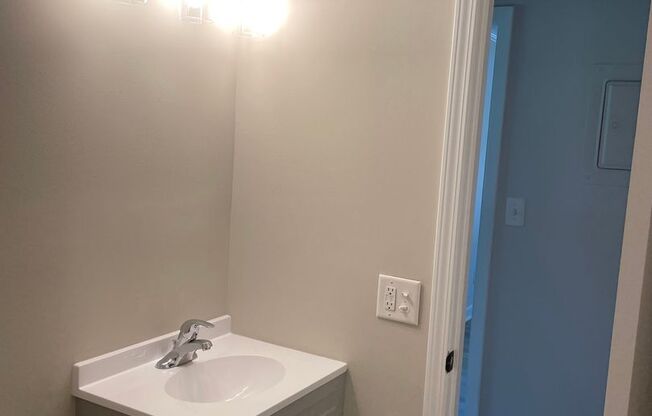 2 beds, 1 bath, $1,450, Unit 91 Holland - Apt. A