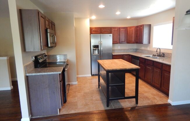 Beautifully Remodeled 6-Bedroom Home in Widefield Country Club Heights near Fort Carson