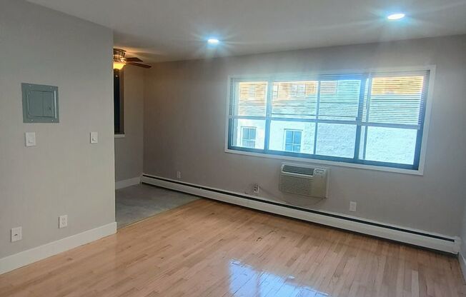 1 bed, 1 bath, $1,125, Unit 216
