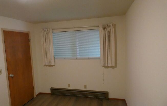 2 beds, 1 bath, 950 sqft, $1,600, Unit 302