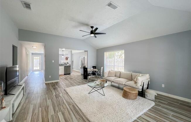 1035 WENTWORTH DR