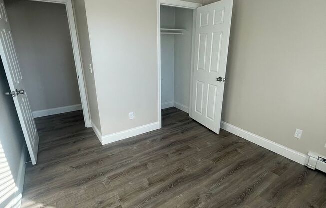 2 beds, 1 bath, 680 sqft, $2,400, Unit 25-28