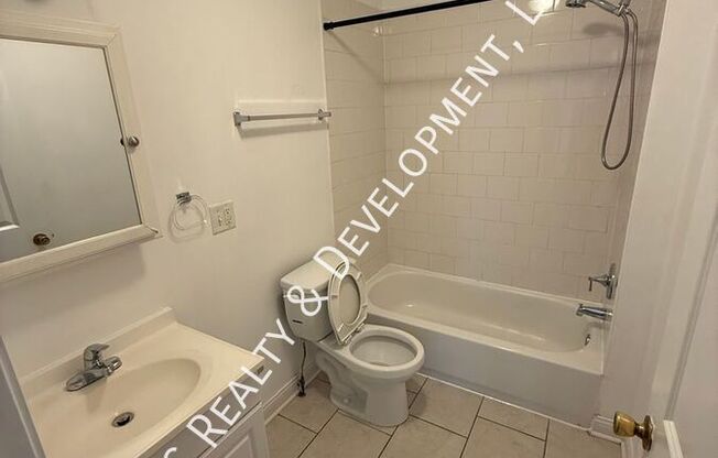 1512 W 17 ST