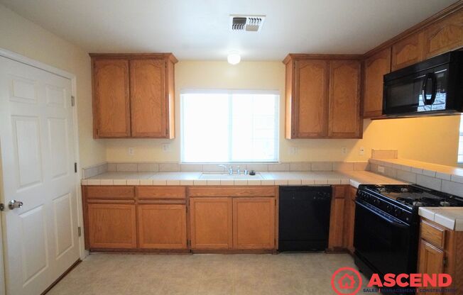 3 beds, 2 baths, 1,100 sqft, $1,750, Unit A