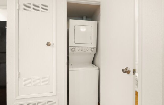 2 beds, 2 baths, 867 sqft, $1,695, Unit 183