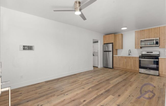 1 bed, 1 bath, $2,500, Unit 4824.5 Muir Avenue