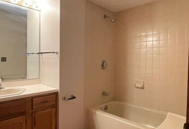 2 beds, 2 baths, $1,600