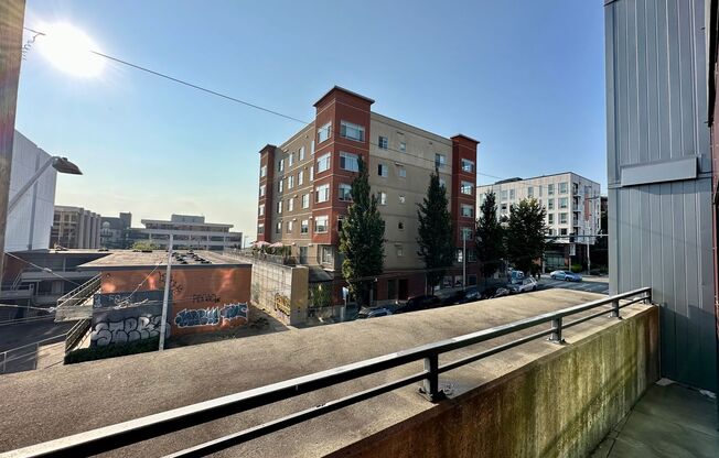 Studio, 1 bath, 430 sqft, $1,599, Unit Unit 302