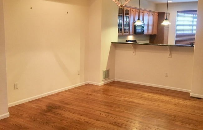 Beautiful Brownstone Residence Facing Civic Green Park! Available for Immediate Move In! **ASK ABOUT MOVE IN INCENTIVE**