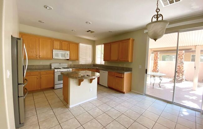 SUMMERLIN GATED 3BD 2.5BA HOME WALKING DISTANCE FROM PALO VERDE HIGH SCHOOL