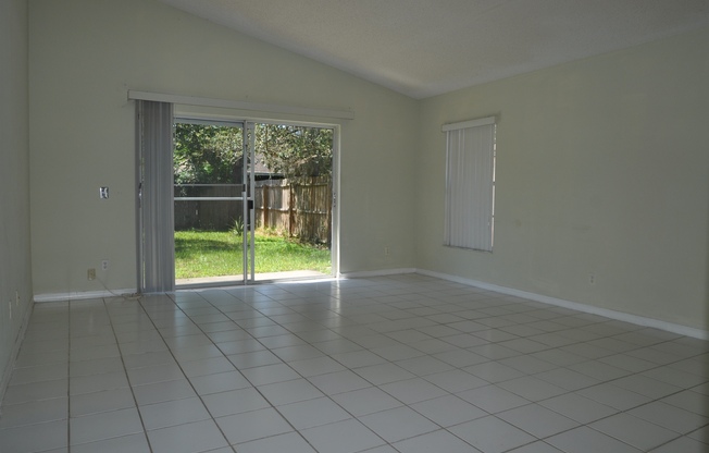 ORLANDO: Single Family Home -  AVAILABLE NOW!