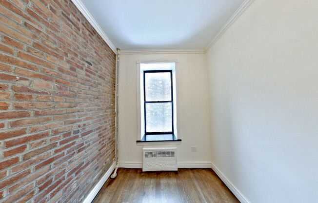 424 W 51 ST