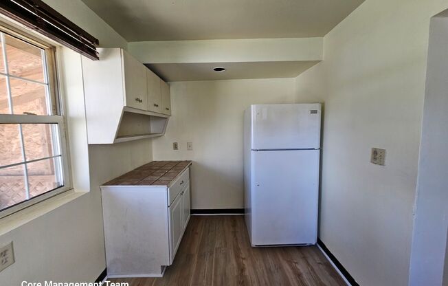 2 beds, 1 bath, $1,300, Unit Unit 1