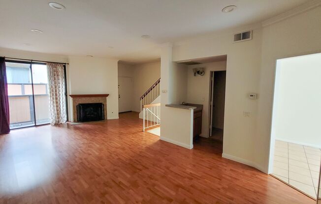 2 Bedrom 2.5 Bath Condo in Uptown Whittier