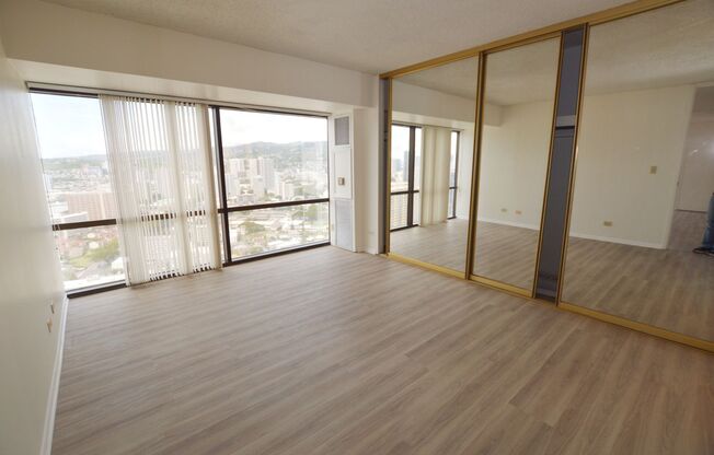 Century Center 2 bed, 2 bath, 1 parking 1065 Sq Ft with Awesome Views!