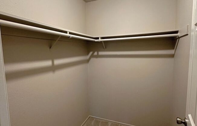 2 beds, 1 bath, $1,700, Unit 494810