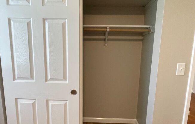 2 beds, 1 bath, 945 sqft, $1,575, Unit 037