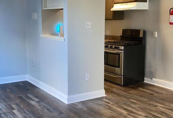 1 bed, 1 bath, 670 sqft, $1,300, Unit Unit 2