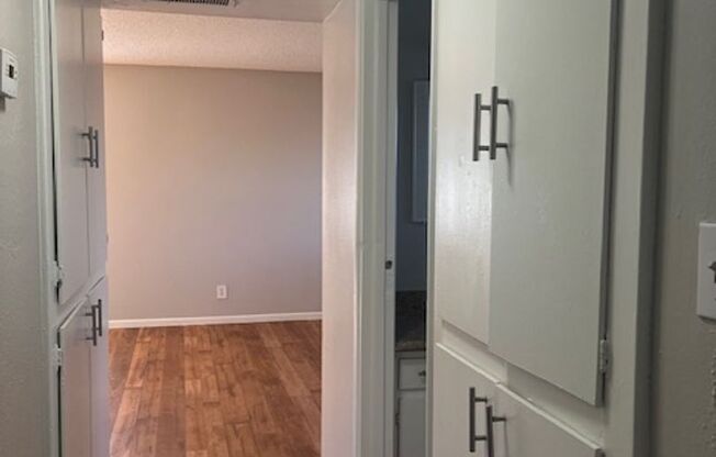 2 beds, 1 bath, 800 sqft, $1,195, Unit 17C