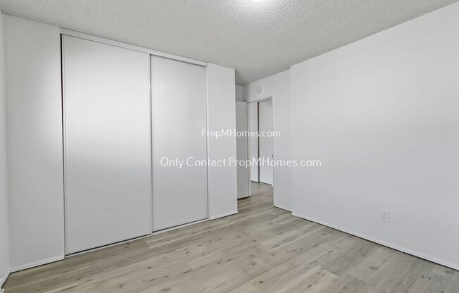 2 beds, 1 bath, $1,399, Unit 5504 SE Center Street  Unit D