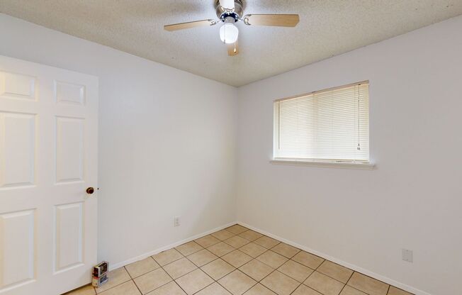 3 beds, 1 bath, $1,295