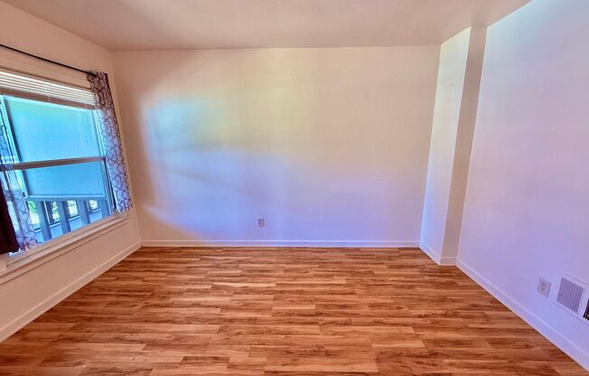 Charming 2-bedroom, 1-bathroom Duplex Located in a Prime Oroville Neighborhood