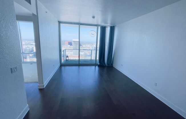 2 beds, 2 baths, $3,300, Unit UNIT 1806