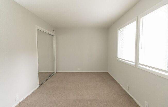 2 beds, 1 bath, 784 sqft, $1,100, Unit 1806 1E