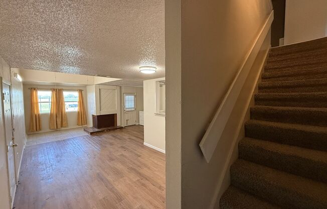 2 beds, 1.5 baths, $895, Unit APARTMENT 1305