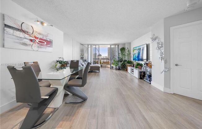 3 beds, 2 baths, $4,200, Unit # 1406