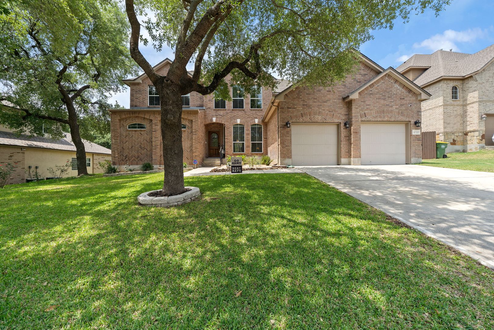 Stunning Home with Pool Now Available in the Coveted Hills of Sonoma Ranch Subdivision! - Realtor Commission: $1000 ($1500 if tenant moves in by July 1st, 2025)