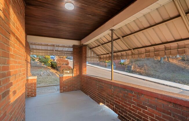 *** Bright 2 Bedroom Available Now with a Huge Yard!