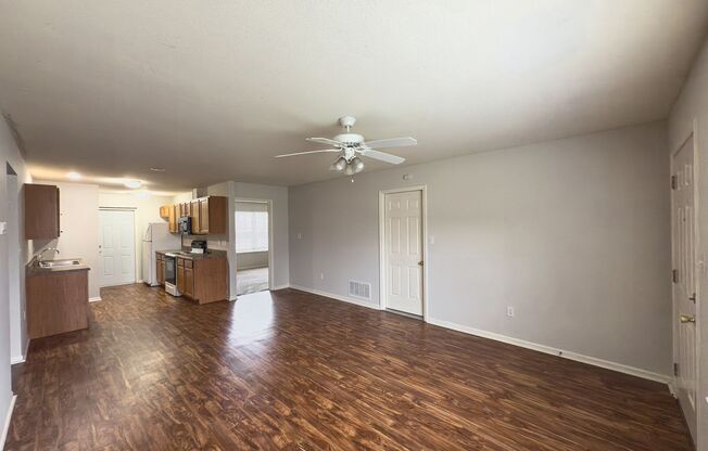 2560 - 2562 E Morris Dr