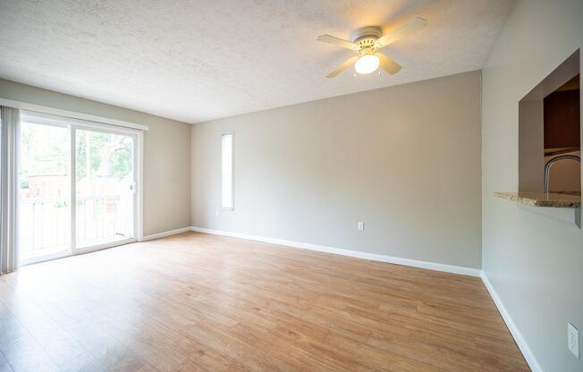 2 beds, 1 bath, $1,195, Unit 975 E