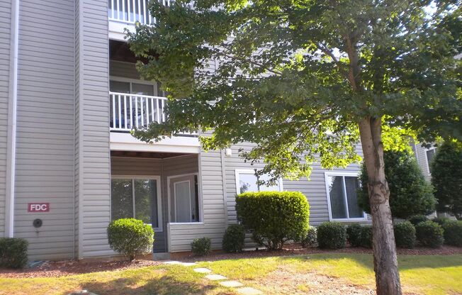 4 bedroom Condo within Walking Distance to Lake Johnson and 5 mins to NC State