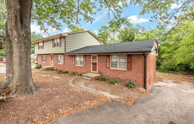 Renovated 2 bedroom townhome 5 miles from downtown Raleigh!