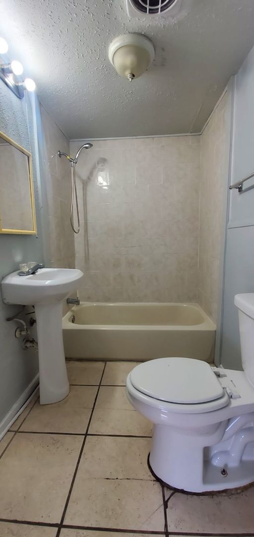 $300 OFF FIRST MONTHS RENT MOVE-IN SPECIAL!!