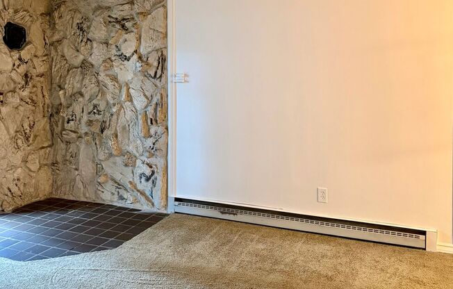 1 Bed / 1 Bath Bellevue condo $1,995/month