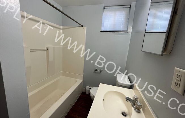 1 bed, 1 bath, 650 sqft, $799, Unit 12