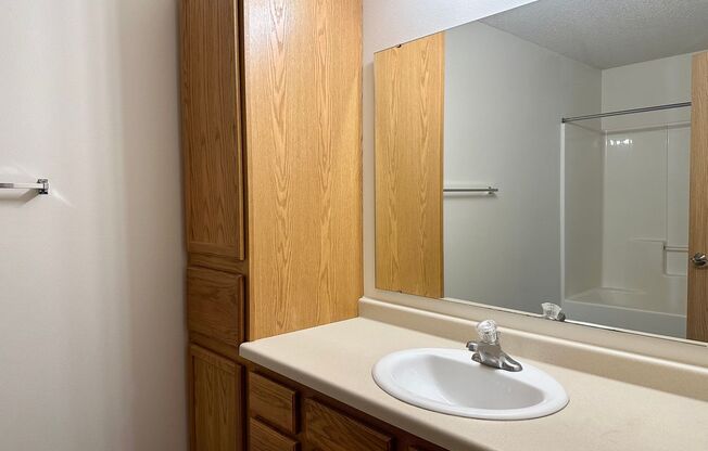 1 bed, 1 bath, $940, Unit 104