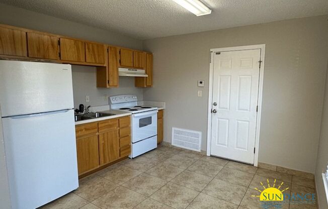 Great 2 Bedroom 1 bath Duplex in Navarre!
