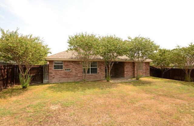 3 beds, 2 baths, $1,650