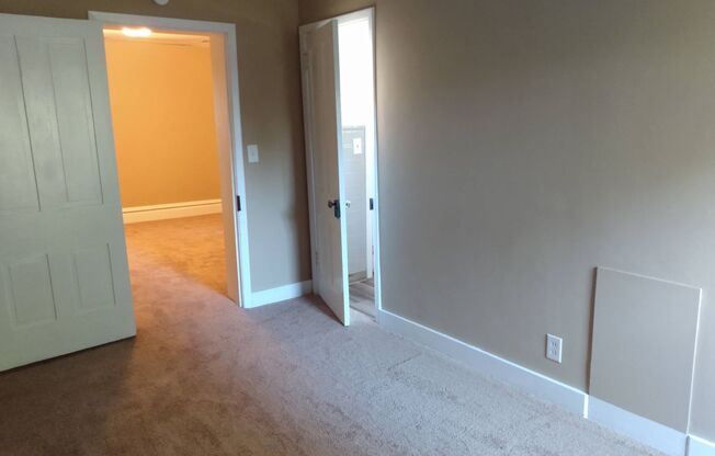 2 beds, 1 bath, 1,088 sqft, $950, Unit 24 West Big Spring Ave Unit 2