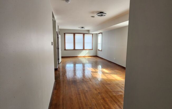 3 beds, 2 baths, $1,200, Unit # 2 FLOOR