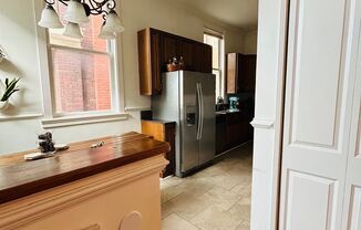 2 beds, 1 bath, $1,595