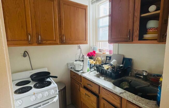 2 beds, 1 bath, 617 sqft, $2,575, Unit 38