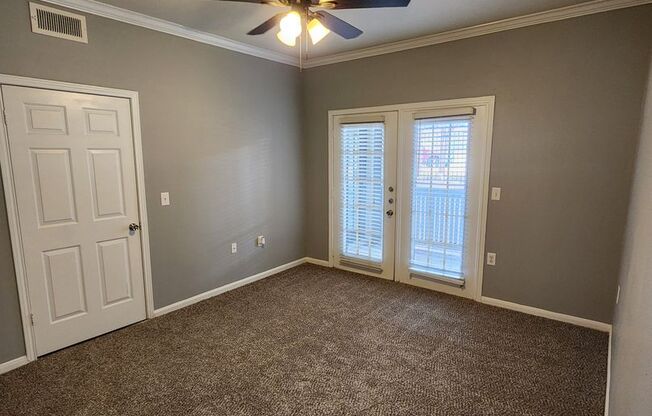 2 beds, 2 baths, 1,002 sqft, $1,725, Unit 305-u