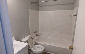 1 bed, 1 bath, 700 sqft, $799, Unit 21 B